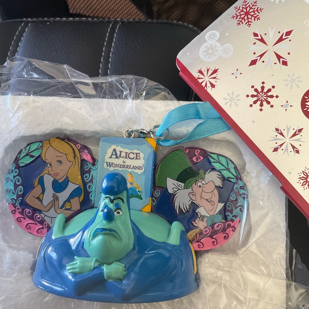 Disney  ornament Alice in n wonderland  RETIRED